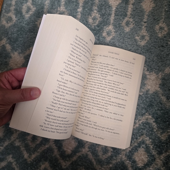 Abby Jimenez - Yours Truly - Picture 5 of 5